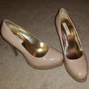 Vera Wang Pumps